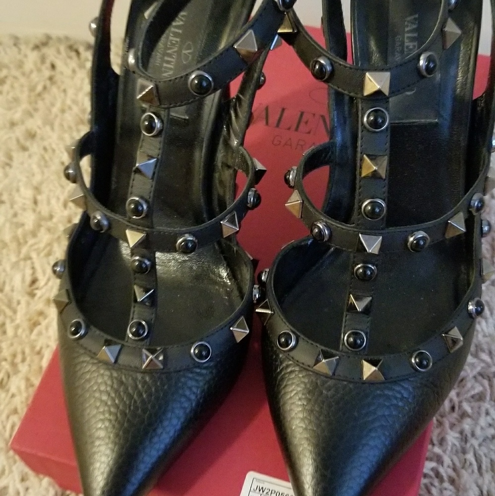 AUTH Valentino Garavani special ed black heels